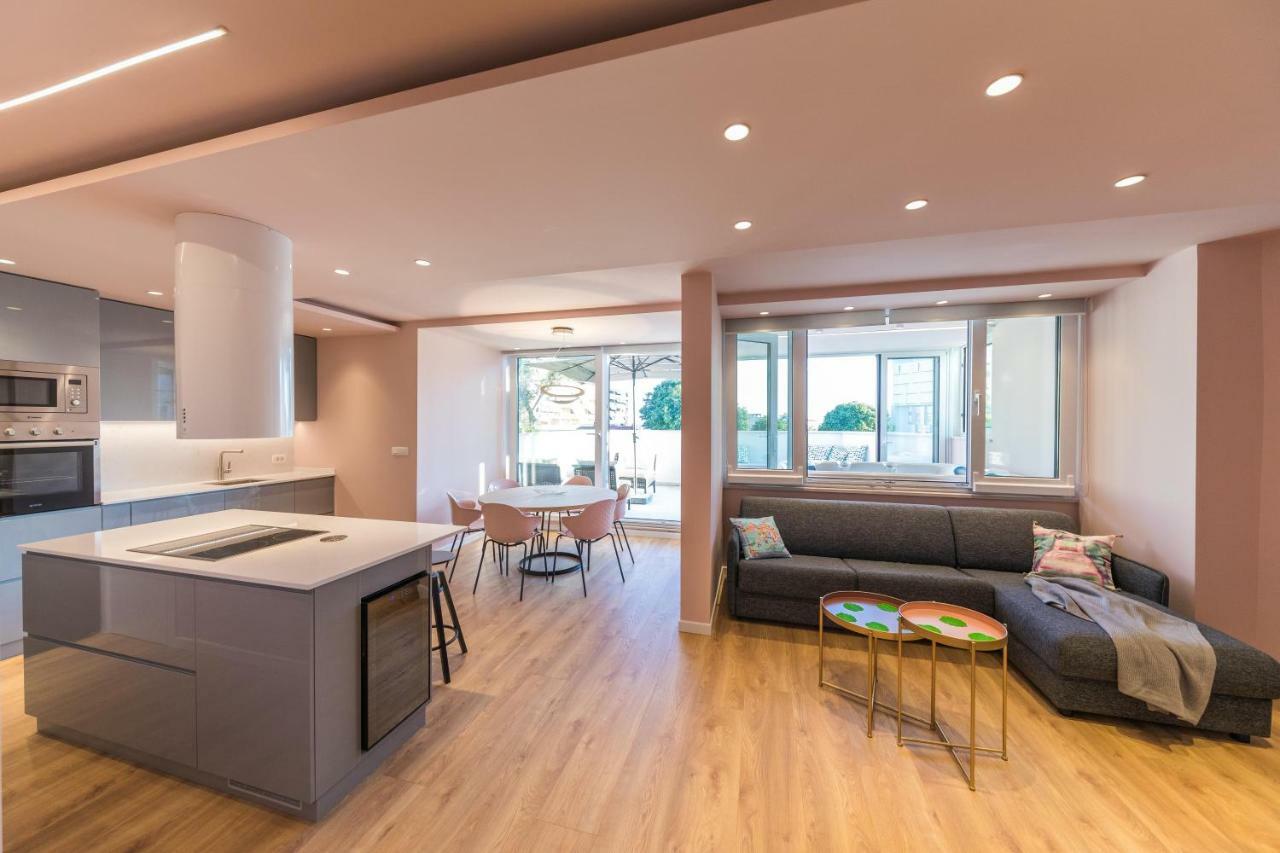 Glow Luxury With Terrace And Jacuzzi Apartment Split