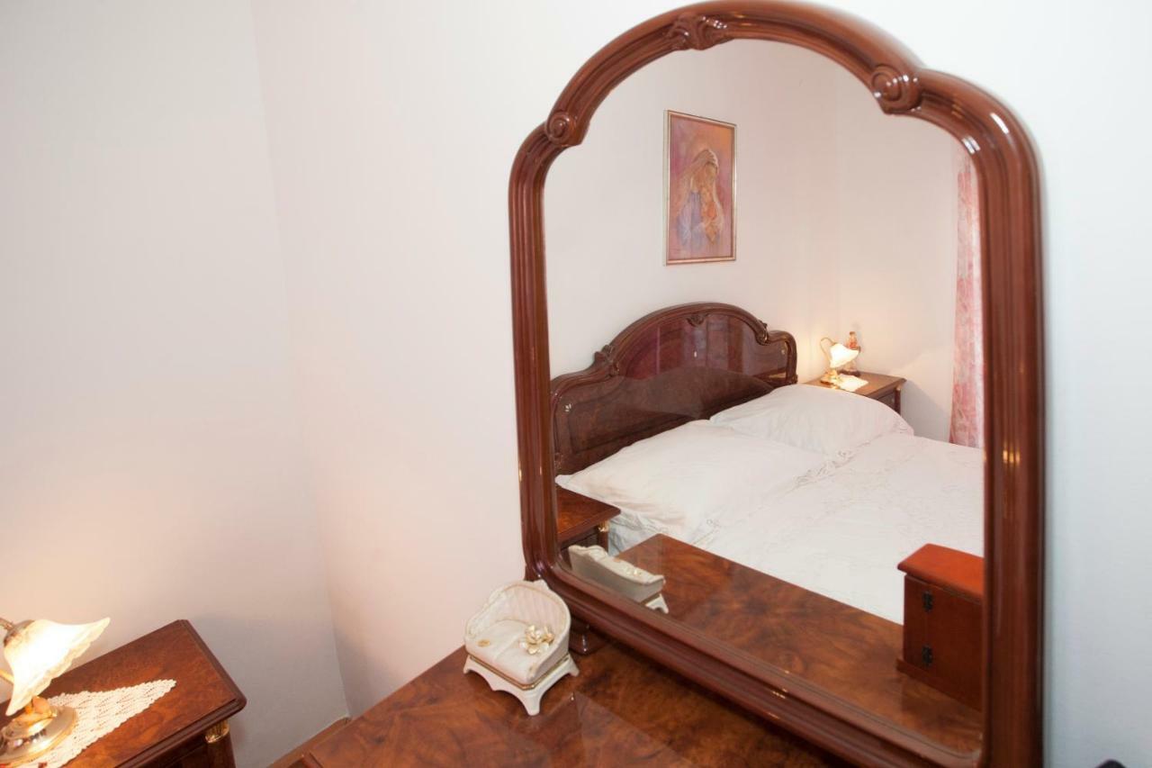 Dolores Apartment Split