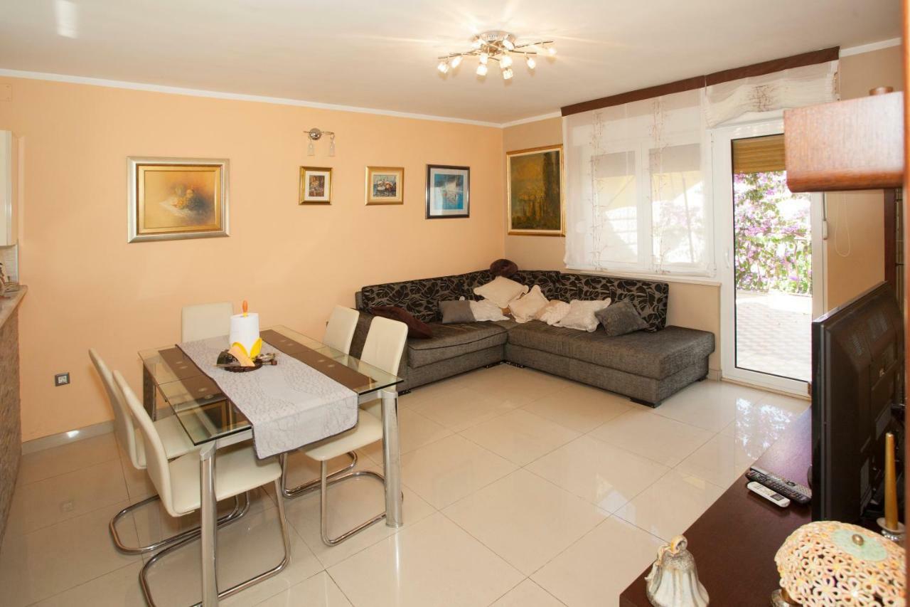 Dolores Apartment Split