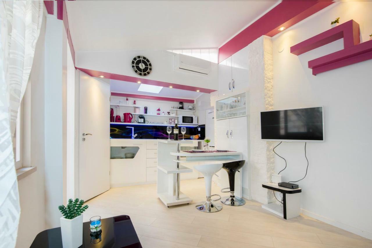 Cute Little In The Old Town Apartman