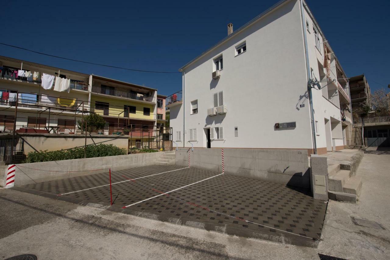 Bonus And Private Parking Apartment