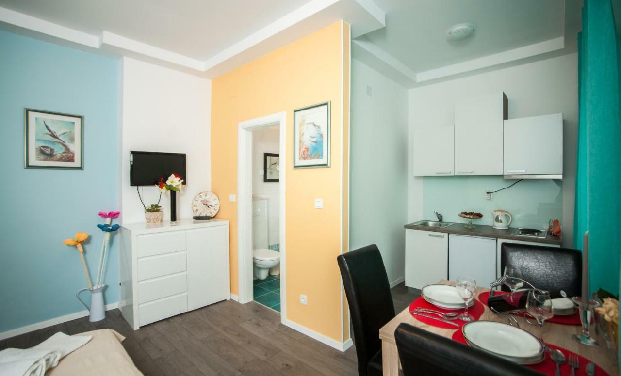 Simone Apartment Split