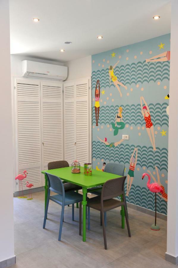Flamingo Hostel *