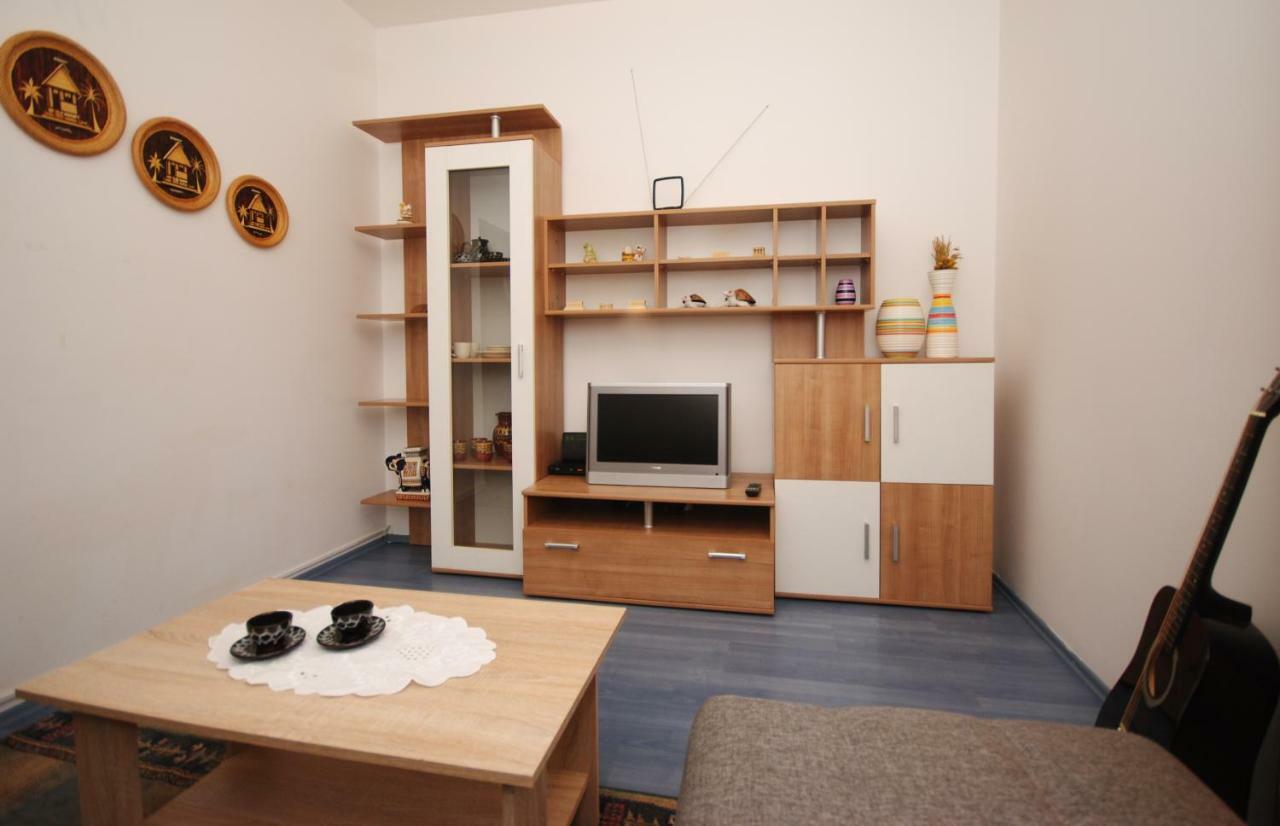 Raquil Apartment *