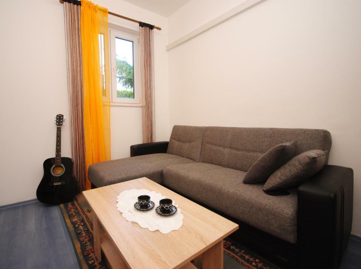 Raquil Apartment *