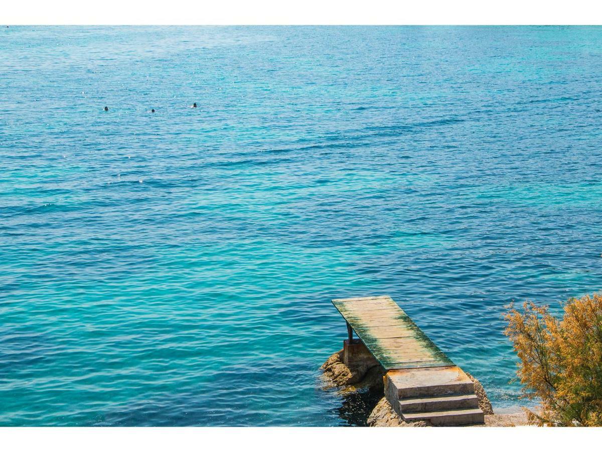 Idro Directly At The