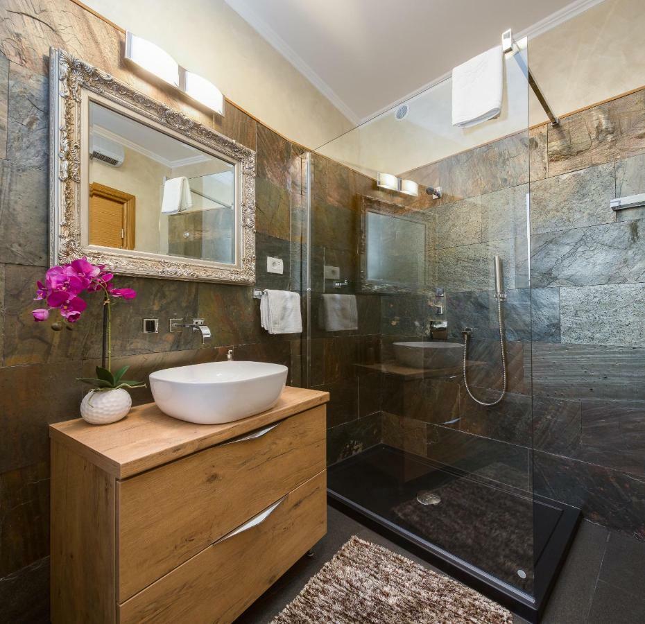 Luxury Luce