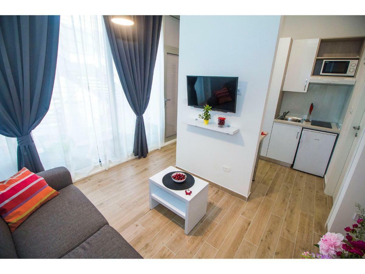 Idro Directly At The * Split