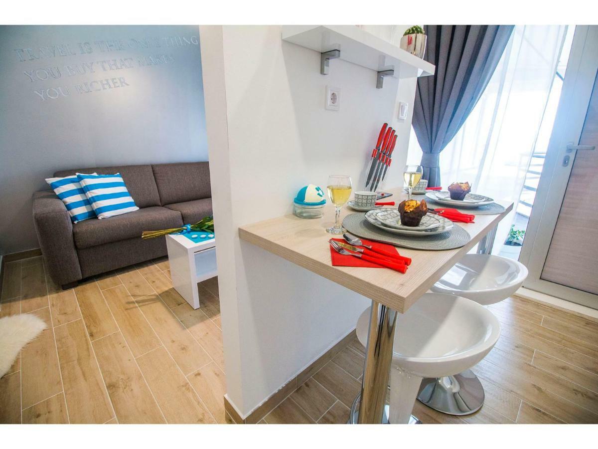 Idro Directly At The Apartman *