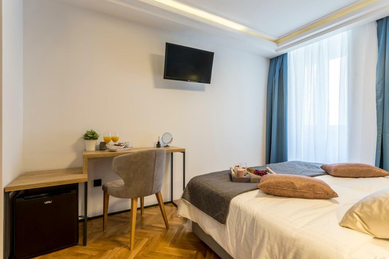 Central Rooms Split Guest house
