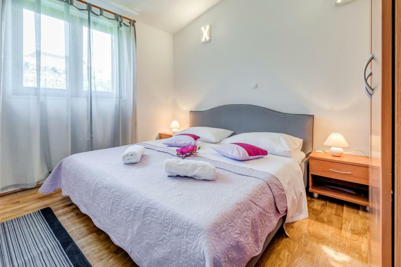 Apartment Ana *