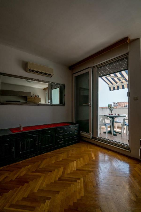 Split2 Apartment