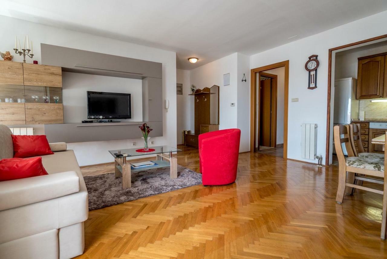 Split2 Apartment