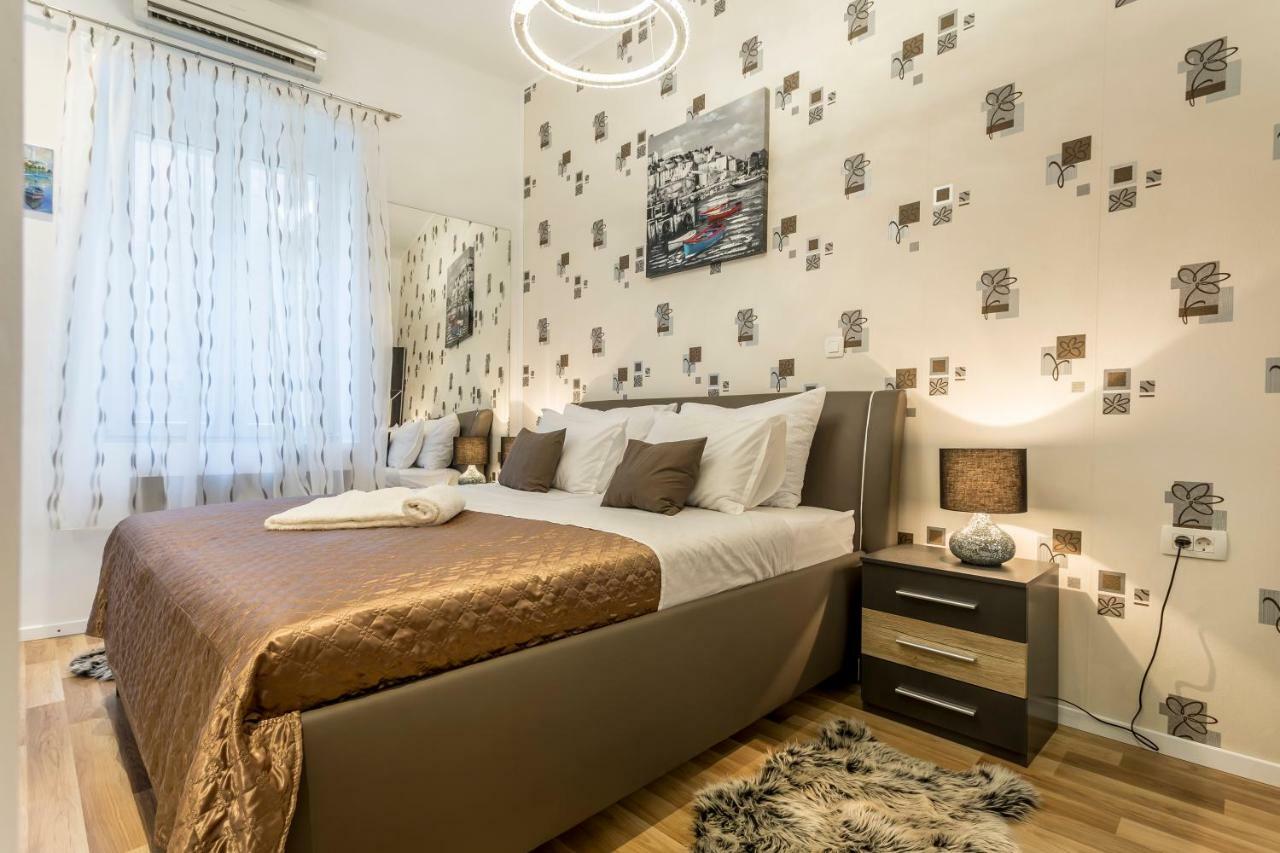 Welcome Luxury Center Split