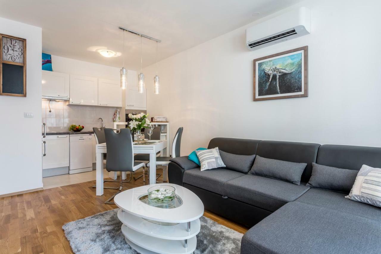 Luka Apartment *