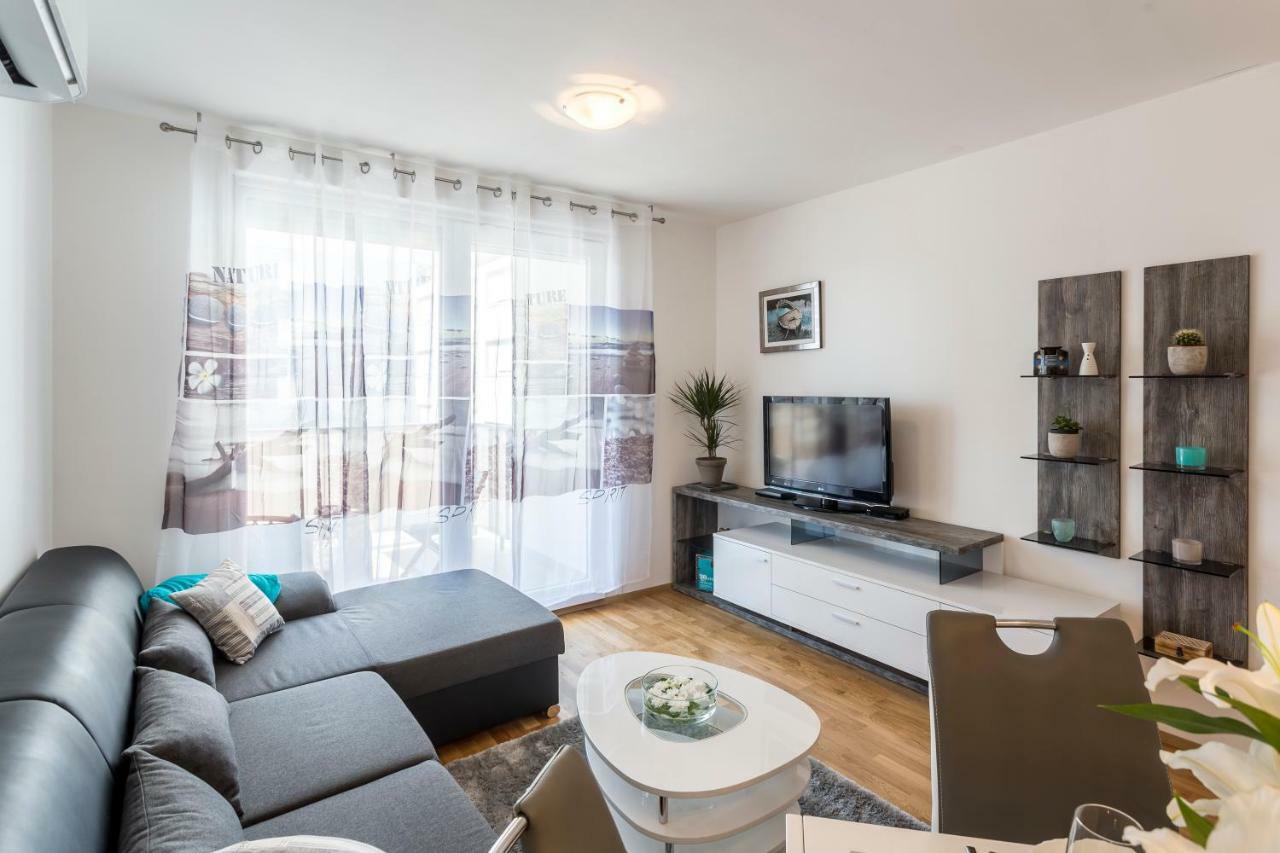 Luka Apartment *