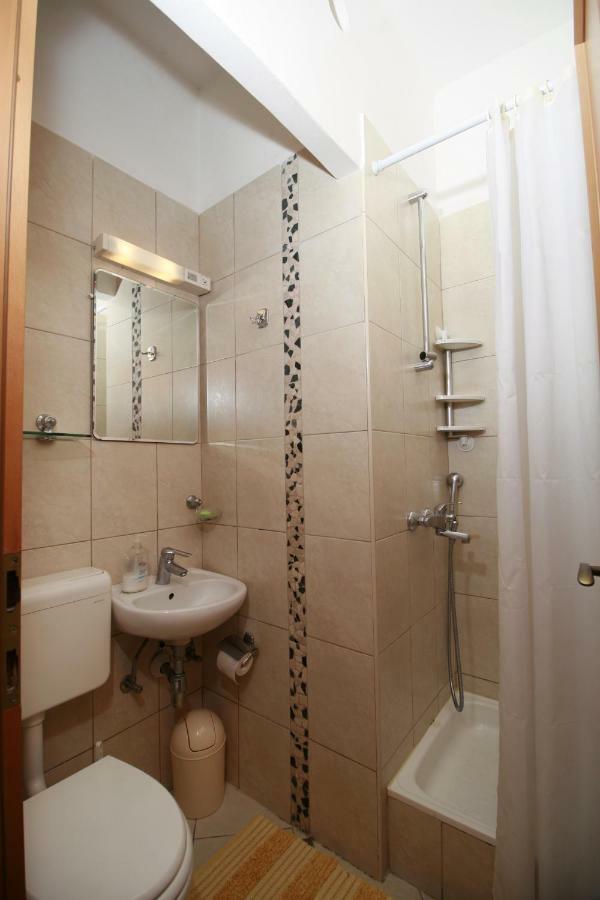 Spacious In The Center Apartment Split