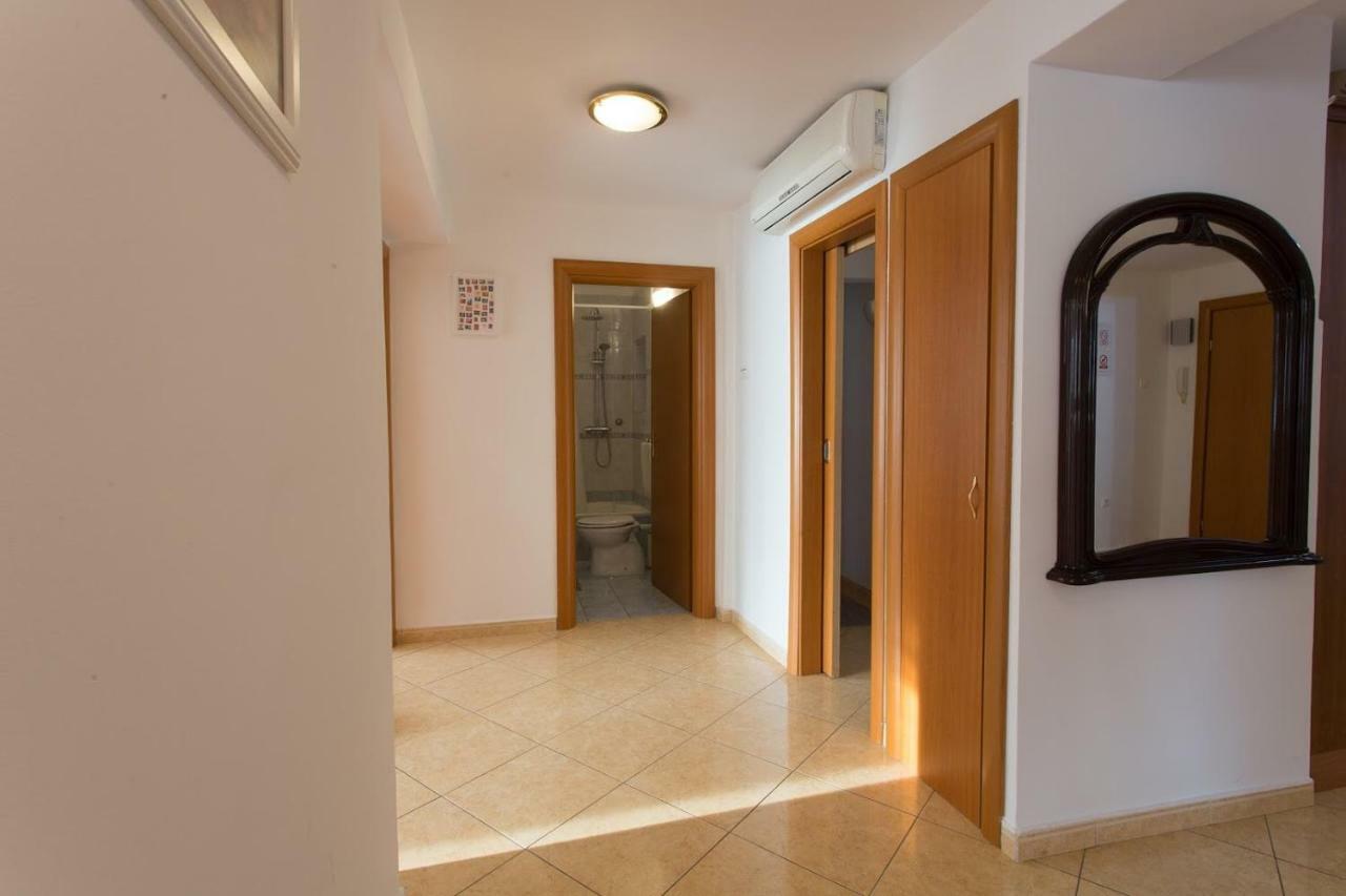 Spacious In City Center *