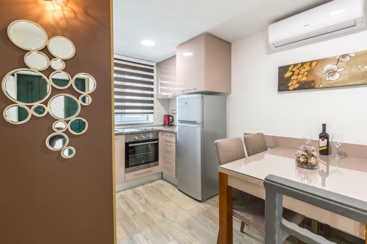 Reval Luxury Stone House Apartments**** *