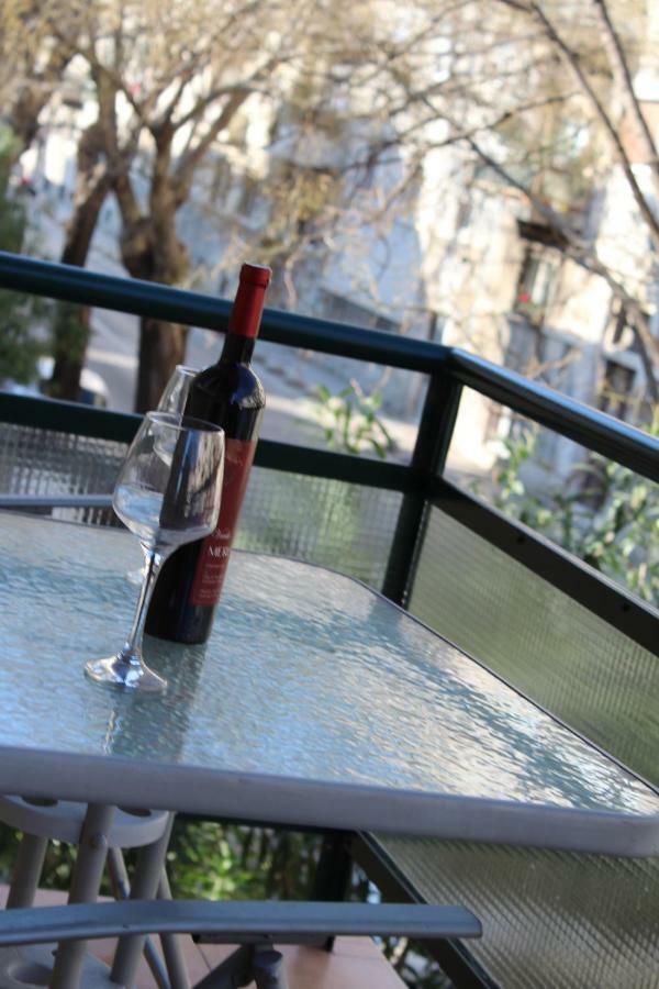 Cozy Mihaela With Balcony, Near Park Marjan & Old Town - Quiet Neighborhood Apartment