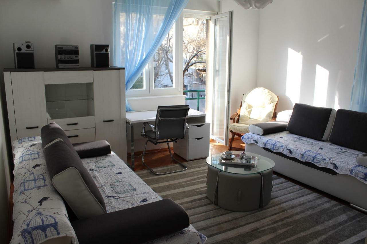 Cozy Mihaela With Balcony, Near Park Marjan & Old Town - Quiet Neighborhood *