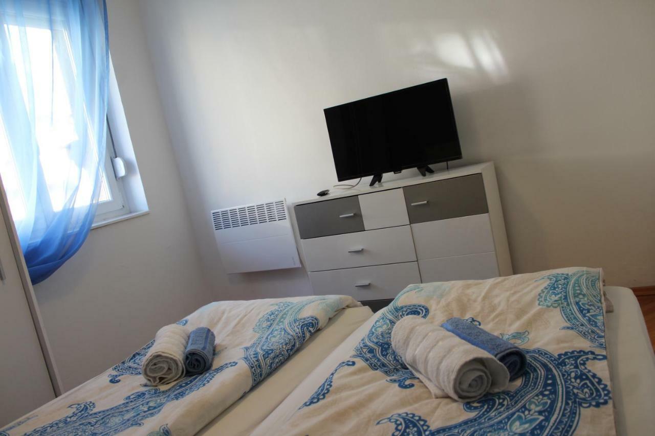 Cozy Mihaela With Balcony, Near Park Marjan & Old Town - Quiet Neighborhood Split