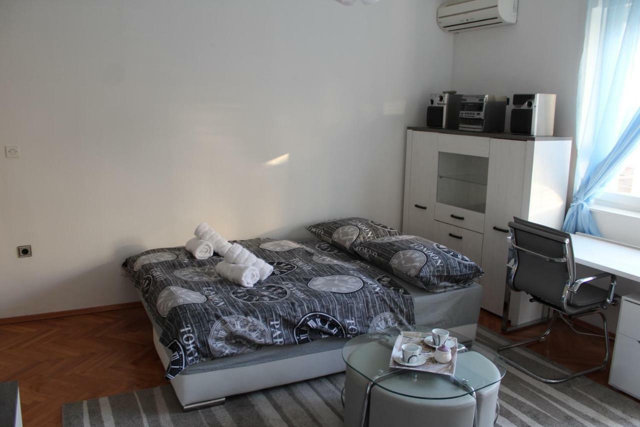 Cozy Mihaela With Balcony, Near Park Marjan & Old Town - Quiet Neighborhood Apartment *