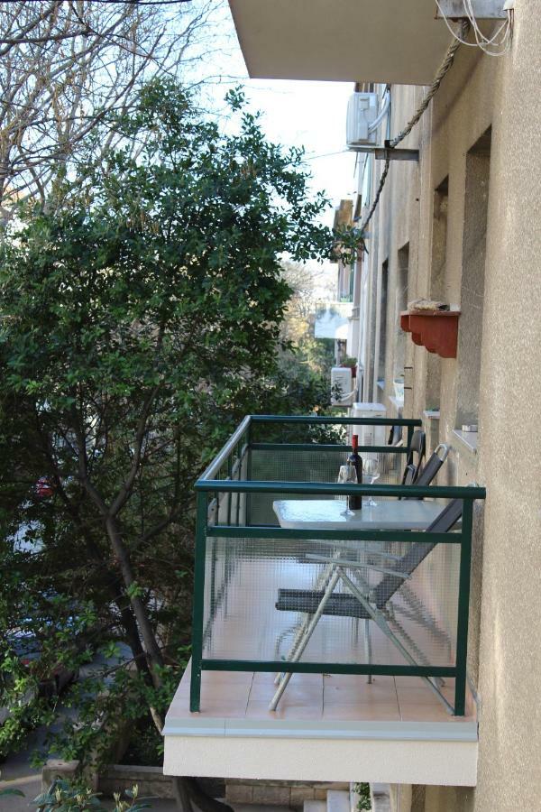 Cozy Mihaela With Balcony, Near Park Marjan & Old Town - Quiet Neighborhood Apartment