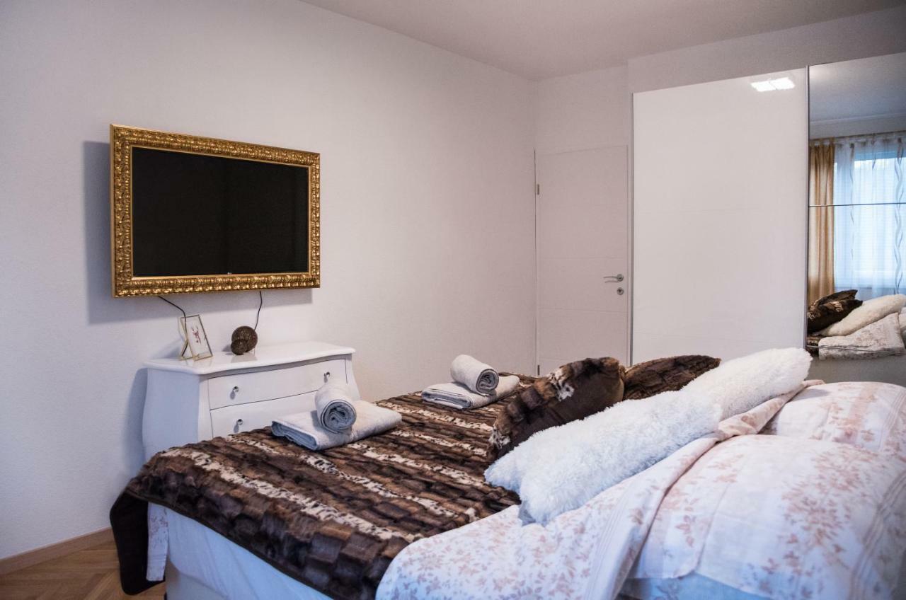 Deni Luxury *