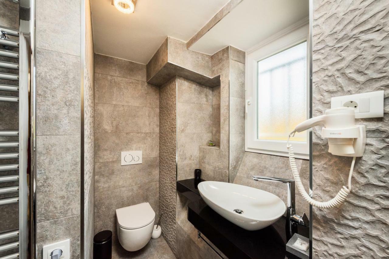 Guest house And Viktoria 3*