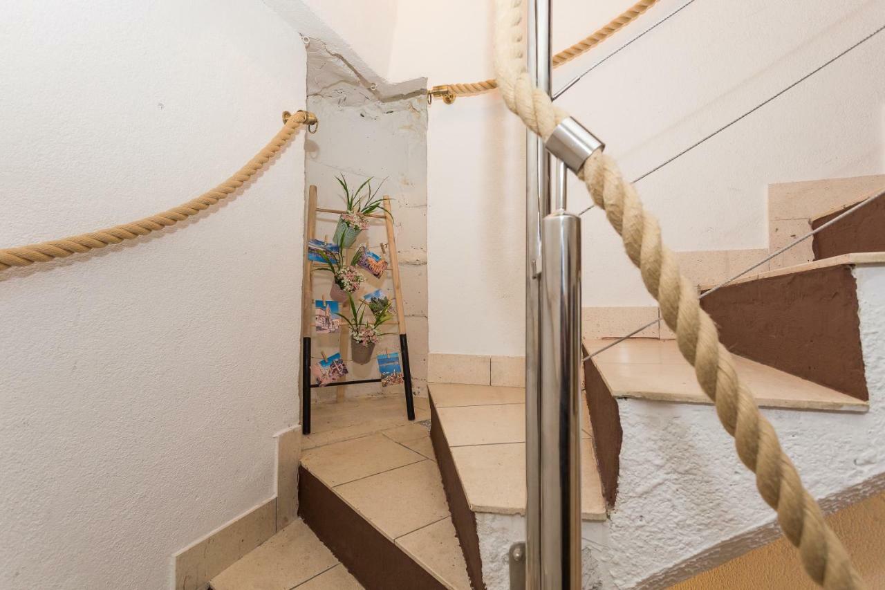 Priska1700 Apartment