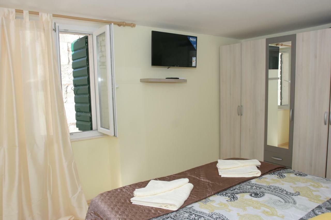 Sara Cosmo Apartment