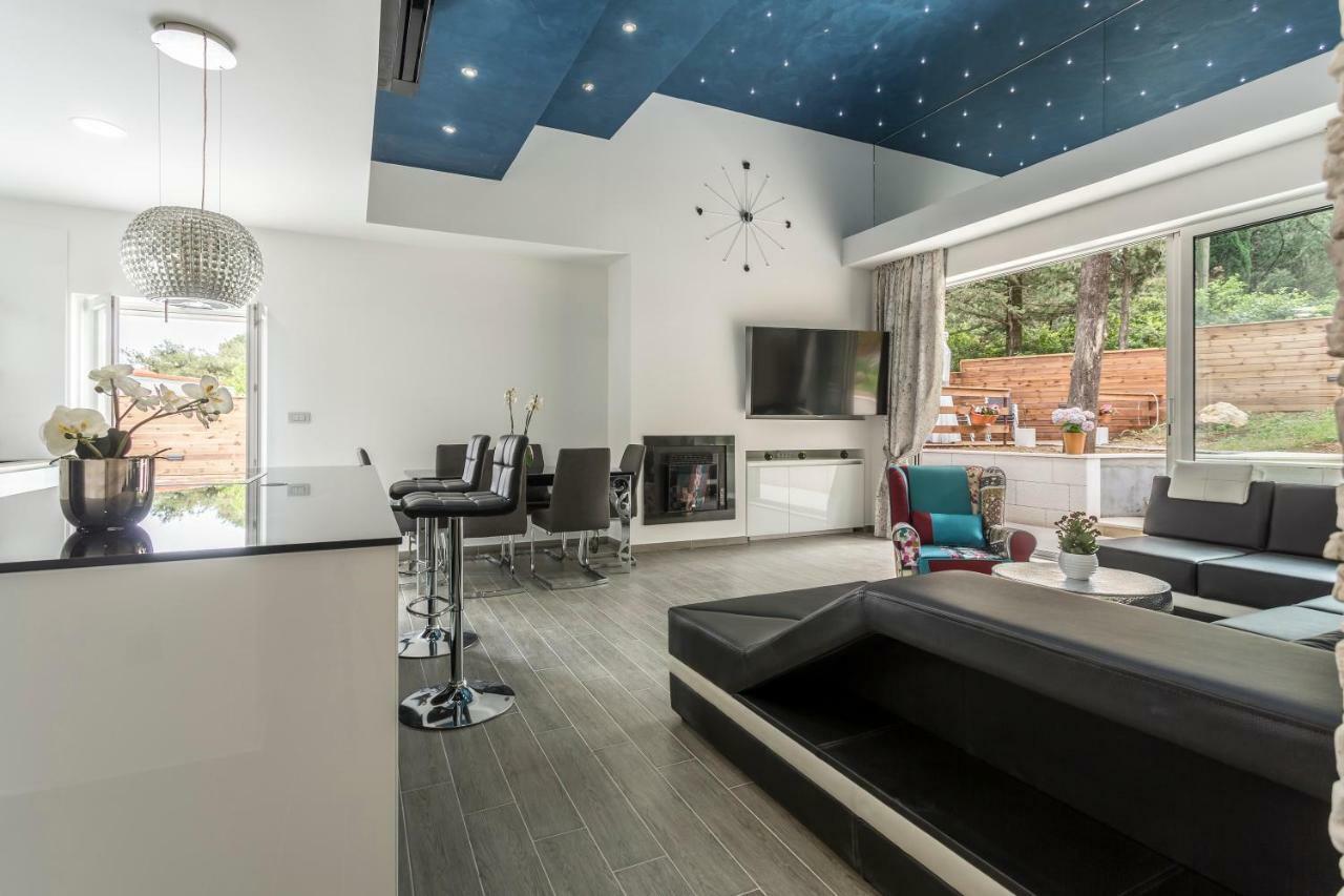 Bila Vila - Where Life Meets Luxury & Nature Split