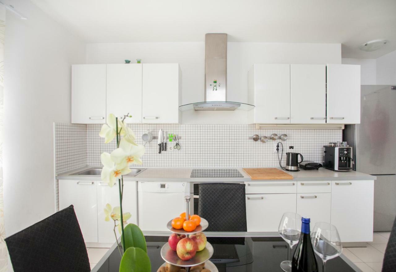Nina , Bacvice Apartamento