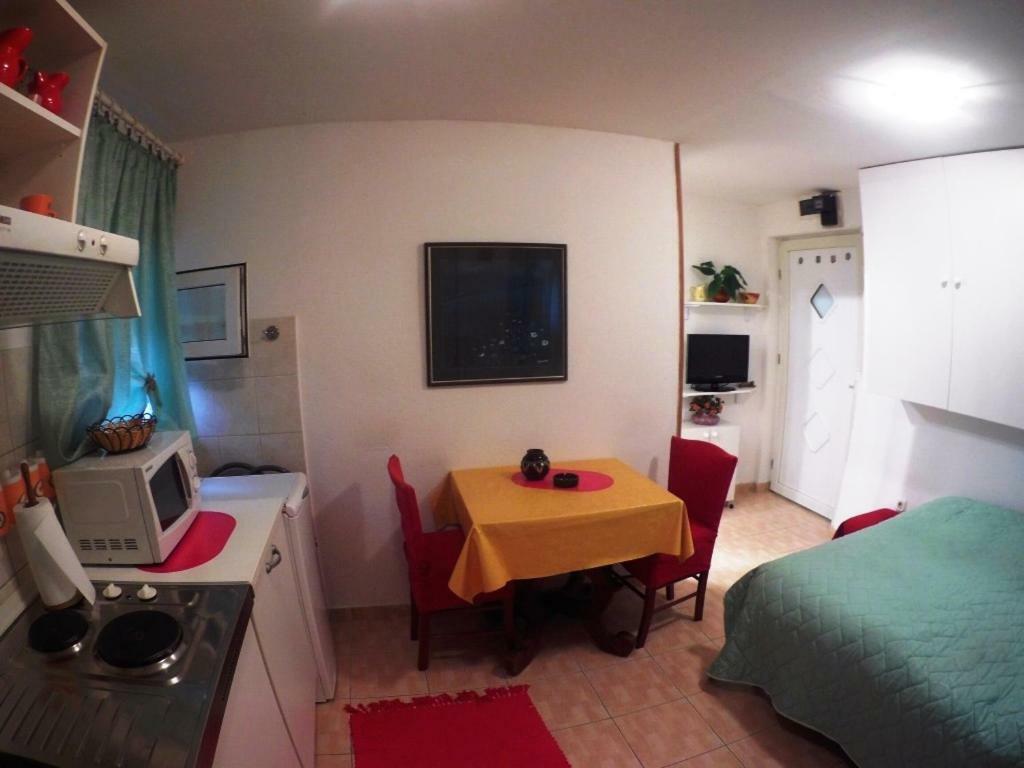 Mini Studio