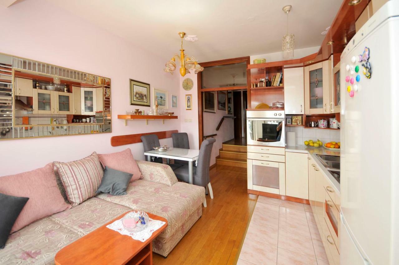 Poetry Apartment *