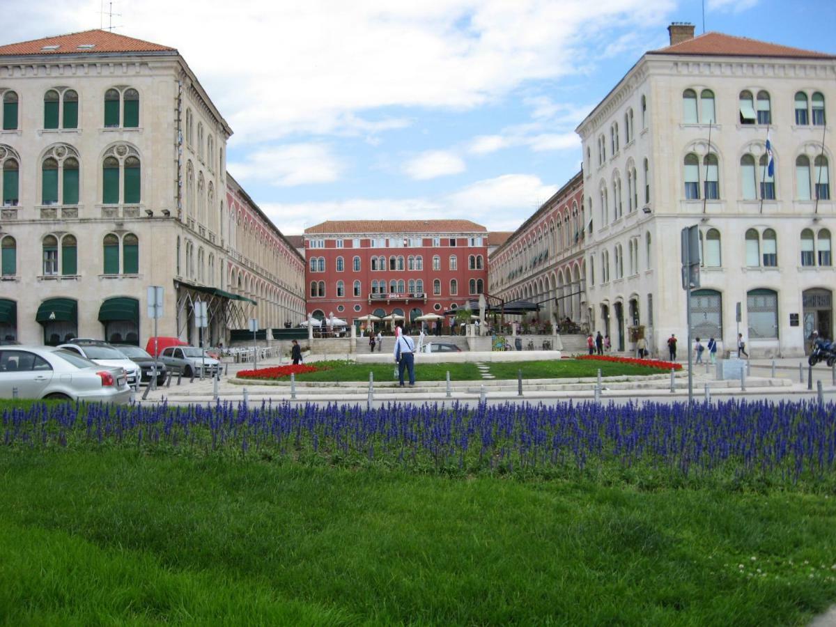 Sunny & Spacious, 2 Bedroom Apartment With Free Parking Apartment Split