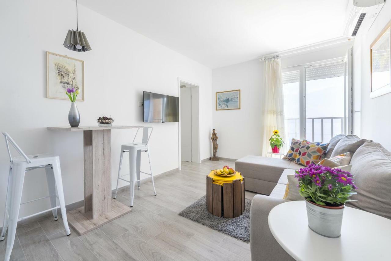 Fm Apartment Split