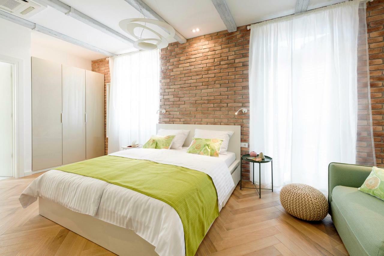 Mak Luxury Split