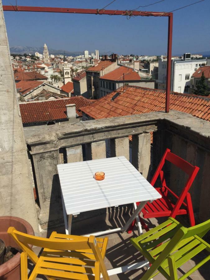 Violet Apartment Split