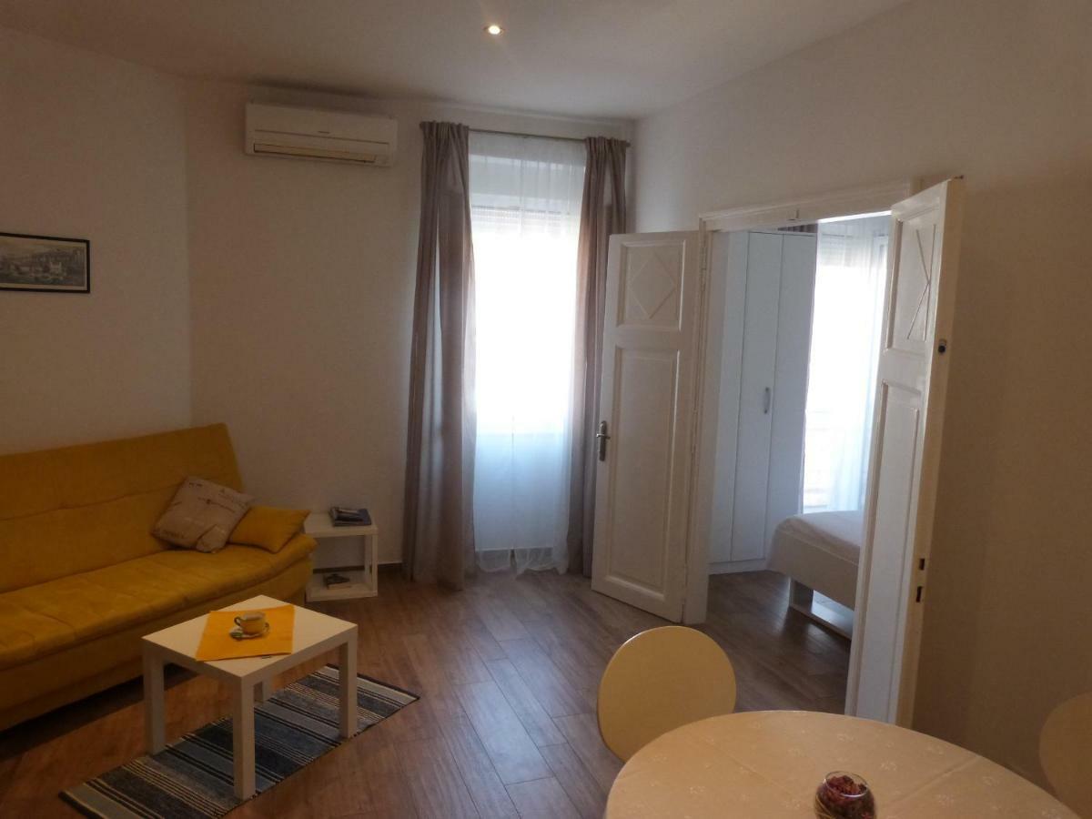 Ema Lu Apartment