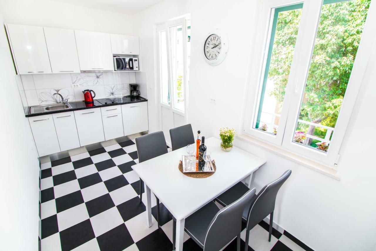 Nella Apartment Split