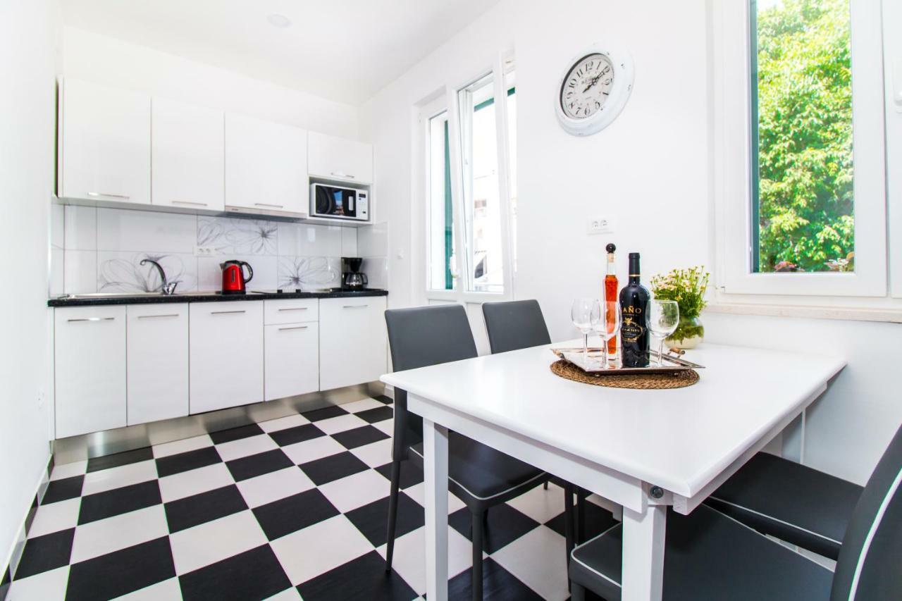 Nella Apartment Split
