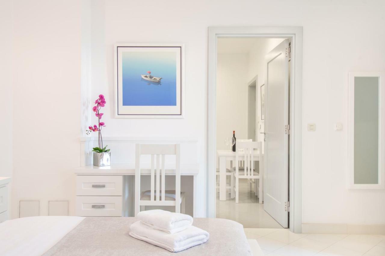 The Whitestone Apartment *