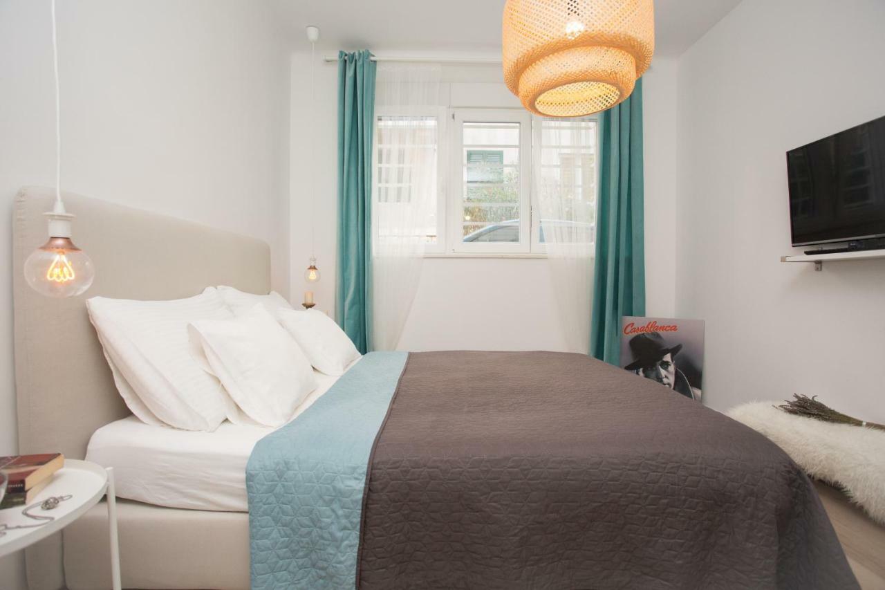 Billie Apartment Split