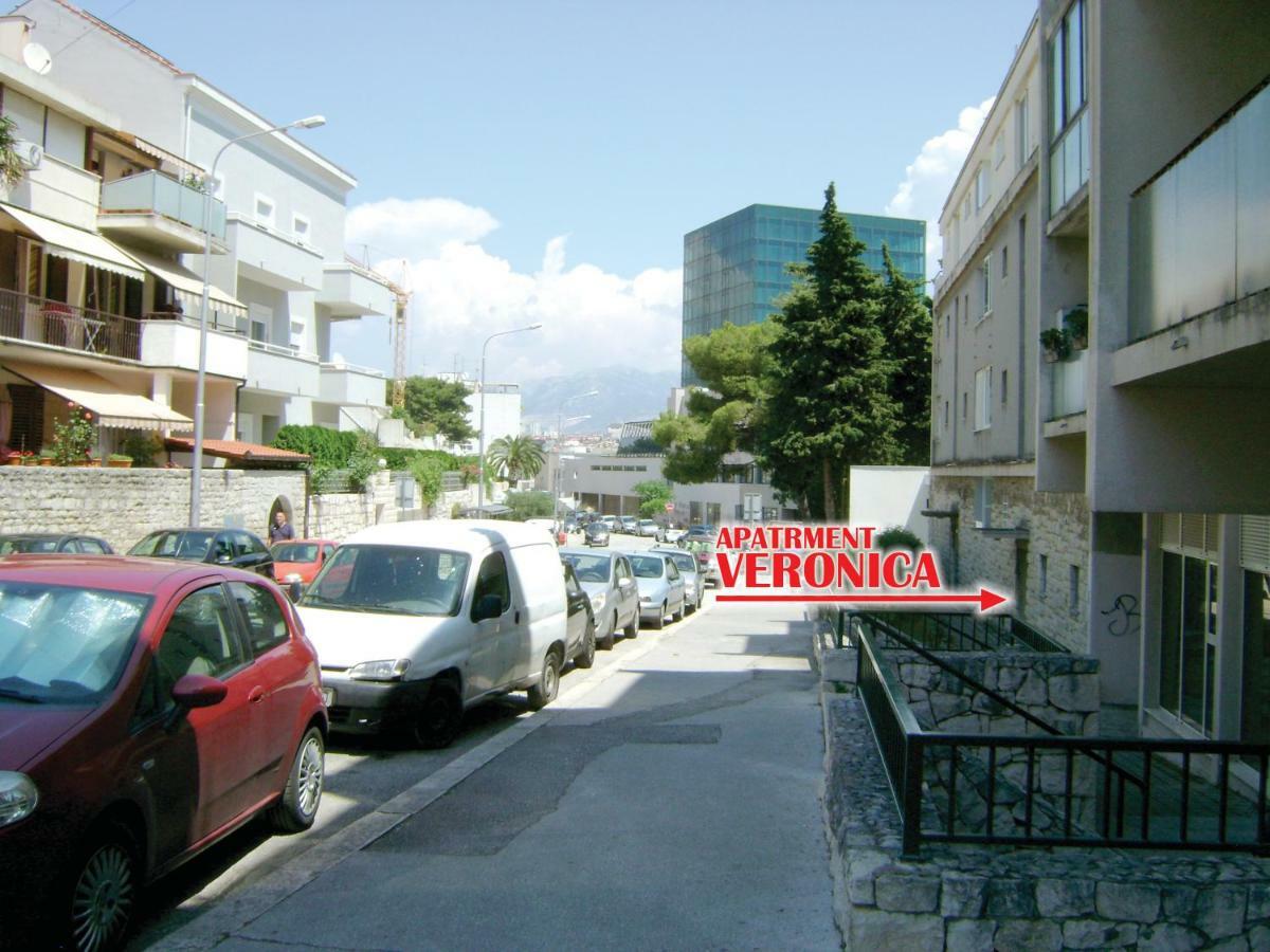 Veronica Split