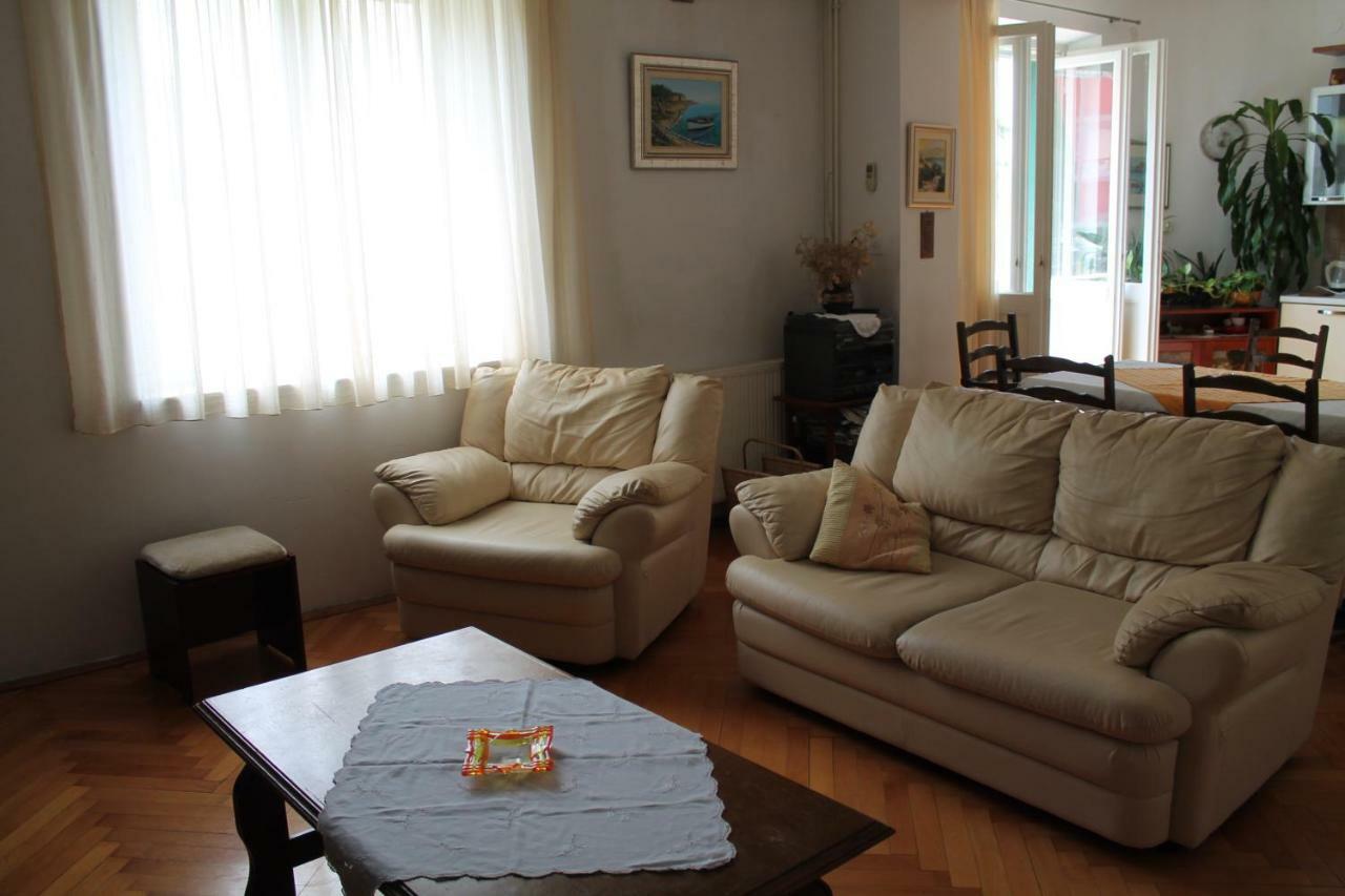 Spacious In The Center Apartment Split