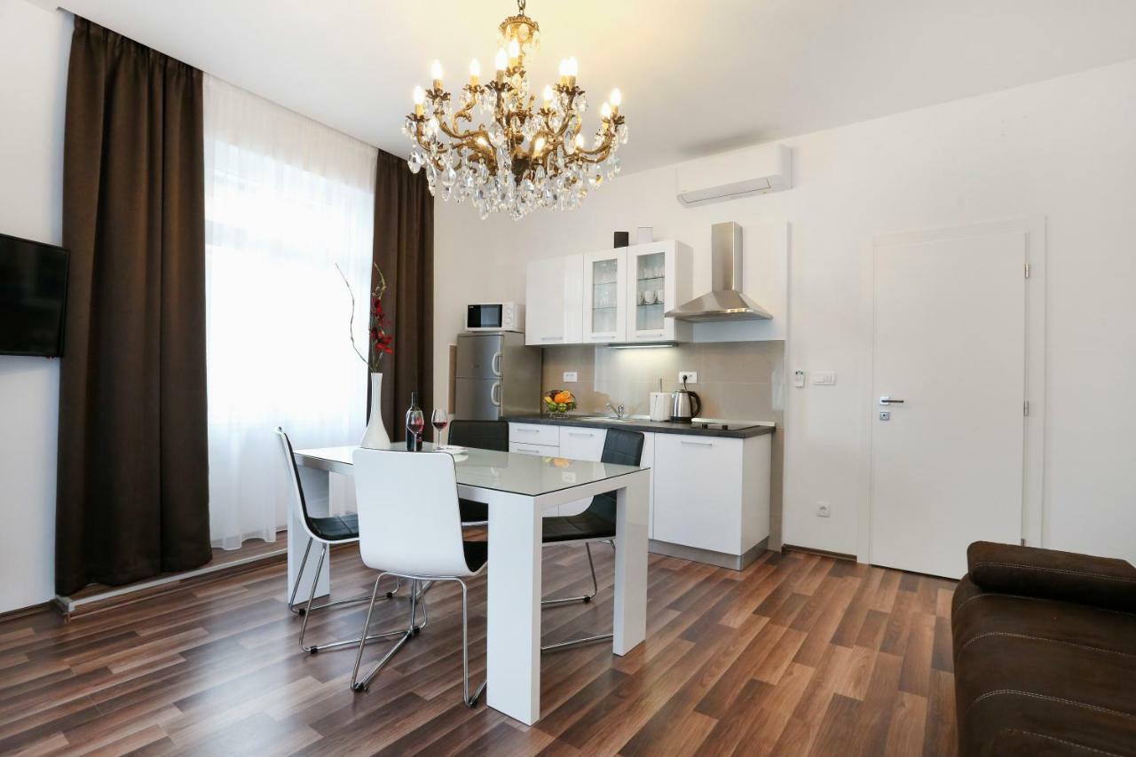 Appartement Marton & Martinis Superior - Spacious One-room - Excellent Location Within Walking Distance Of Diocletian's Palace And Bacvice - The Restaurants Within Walking Distance - Buralux *