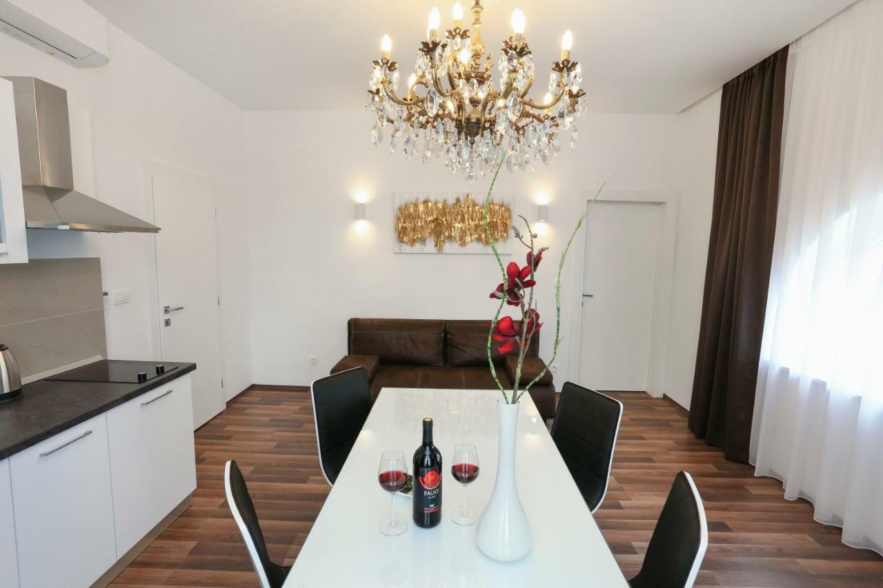 Marton & Martinis Superior - Spacious One-room - Excellent Location Within Walking Distance Of Diocletian's Palace And Bacvice - The Restaurants Within Walking Distance - Buralux *