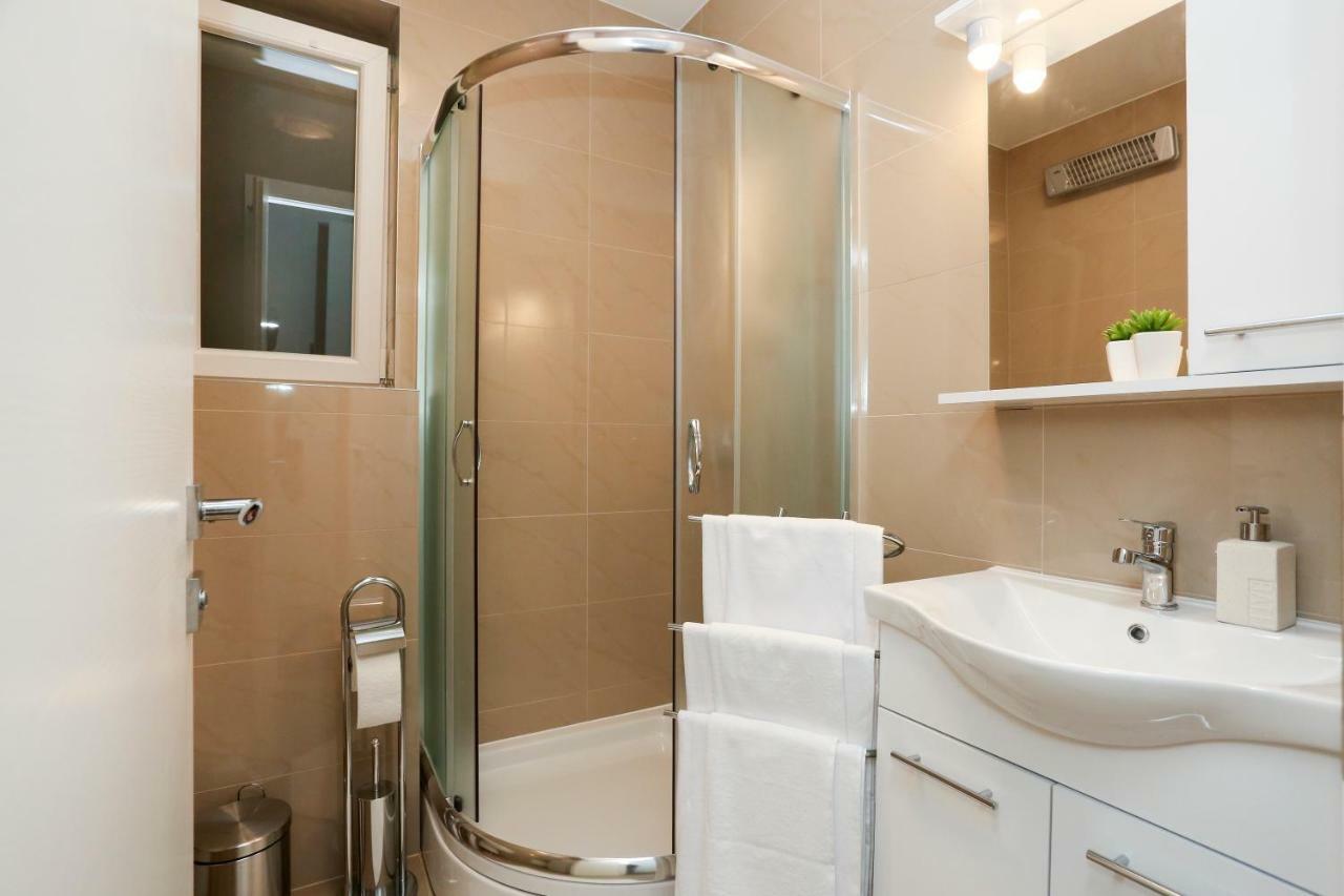 Marton & Martinis Superior - Spacious One-room - Excellent Location Within Walking Distance Of Diocletian's Palace And Bacvice - The Restaurants Within Walking Distance - Buralux Appartement *